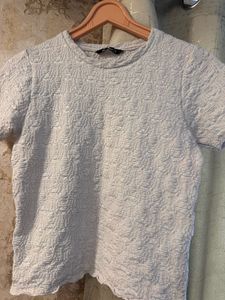 🛍️🛍️Ruffled Designer White Top, Bust- 32/34