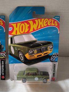 HOTWHEELS BUGATTI BOLIDE &amp; ALFA ROMEO GIULIA