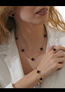 lv jewellery set nails lipstick combo valentine sp