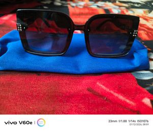 Stylish Square Sunglasses with Rhinestone Accents