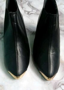 Chic Black Ankle Boots🖤with Block Heels