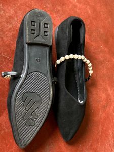 Elegant Black Pointed Toe Flats with Rhinestone St
