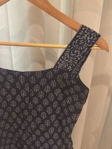 Navy Blue Chanderi Silk Sleeveless Slim-Fit Kurta