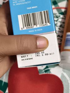 The Derma Co Face Wash and sunscreen combo