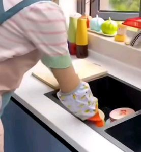 Extra long washing gloves