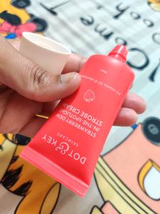DOT &amp; KEY Strawberry Dew Strobe Cream