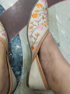 Embroidered Juttis