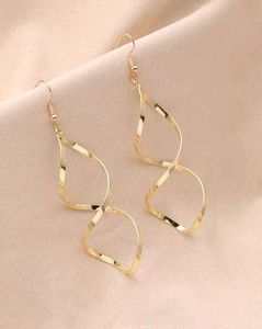 Shein Women Twisted Spiral Design Golden Dangler