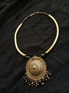 Short Traditional Necklace