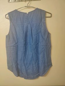 Levi's Girl sleeveless Top . New With Tag.