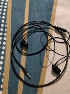 Black Wired Earphones