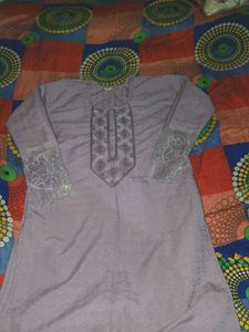 Elegant Lavender Kurta with Intricate Detailing