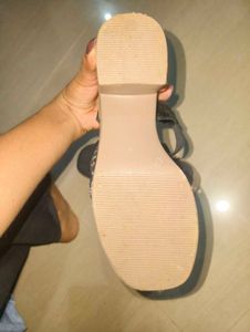 Women's heel Sandals🖤