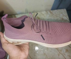 Stylish mauve Sneakers