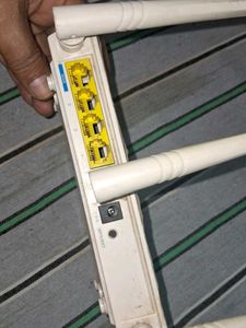 Tenda WiFi Router pick up 1