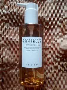 MADAGASCAR CENTELLA LIGHT CLEANSING OIL