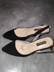 Black Pointed-Toe Slingback Kitten Heels