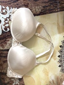 Victoria’s secret off white Lace Bra