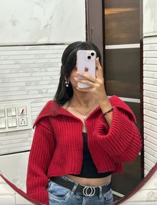 Chic Red Cropped Knit Cardigan