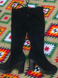 Chic Black Over-the-Knee Boots
