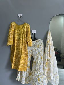 Yellow Printed Kurta Set (L)