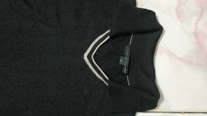 V-neck collar Sweate