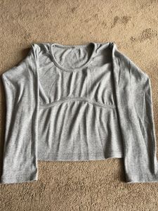 I am selling my grey colour top