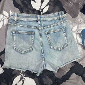 Light Wash Frayed Hem Mini Denim Shorts