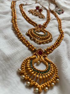 Exquisite Vintage Gold Necklace &amp; Earring Set