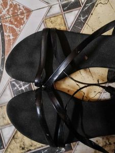 Black Flat Criss-cross Sandals For Women