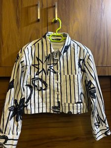 grapic crop shirt