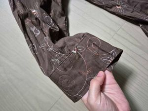 90s Vintage Linen Blend top: Brown Floral Embro