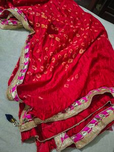 red dupatta for women