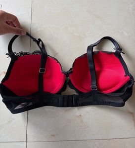 Red-black Lace Trimmed Push-Up Bra