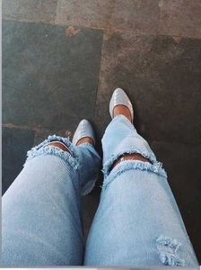 Light Wash Ripped Jeans