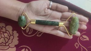 FACIAL ROLLER AND MASSAGER WITH GUA SHA SET