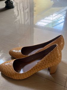 Stylish Mustard Yellow Heels