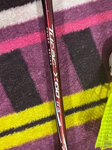 yonex and lining badminton with 3 set of suttlebox