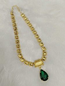 Elegant Gold Necklace with Emerald Pendant