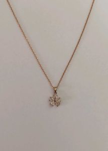 Delicate Flower Pendant Necklace