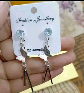 Elegant Leaf Design Earrings