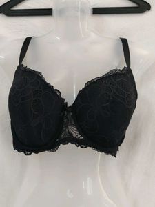 Elegant Black Lace Push-Up Bra