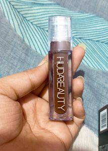 Huda Beauty faux filler lip gloss