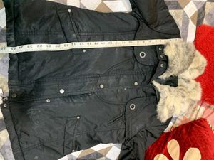 Chic Fur-Lined Winter Jacket