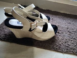 PLATFORM HEELS