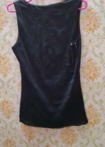 Chic Black Sleeveless V-Neck Top