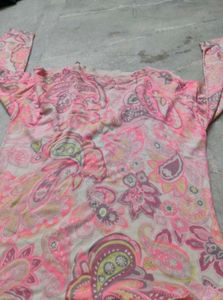 pink top
