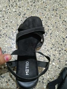 Black Elastic Strap Sandals