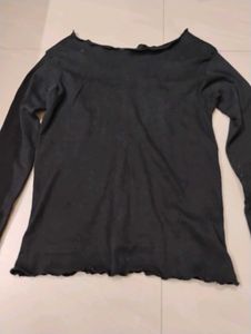 Off-Shoulder Black Top With Thumb Hole