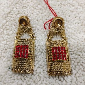 Gold earings